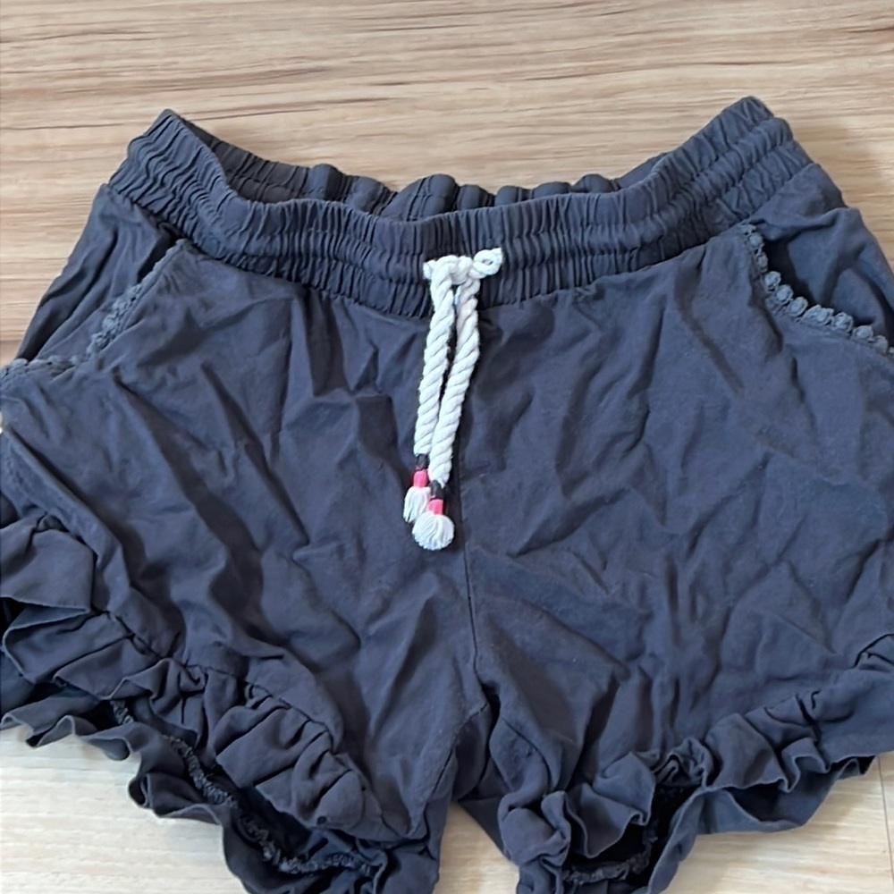Super cute frilly shorts. Cute little pockets and drawstring m-7/8